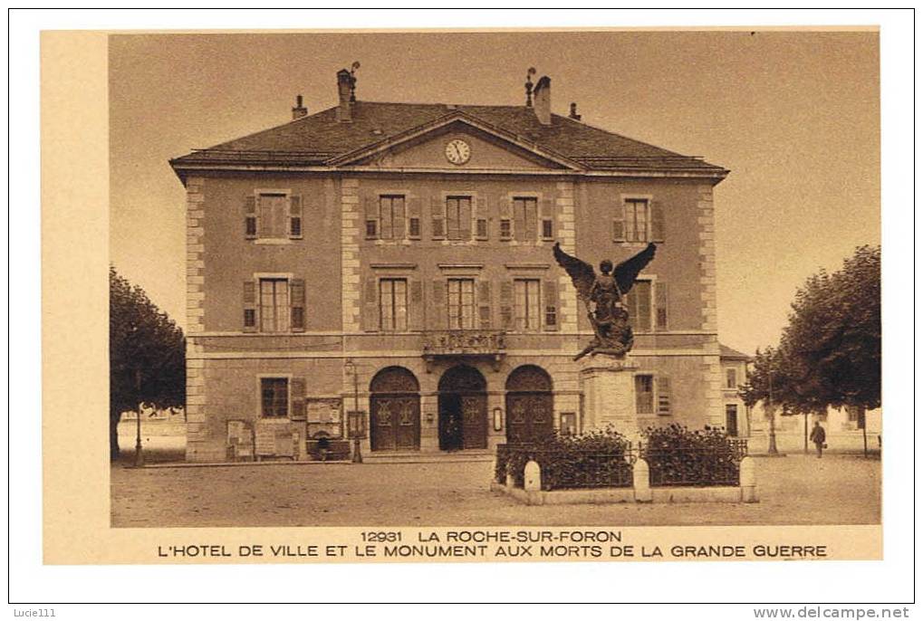 L'hotel De Ville Et Le Monument Aux Morts De La Grande Guerre Carte Neuve - La Roche-sur-Foron
