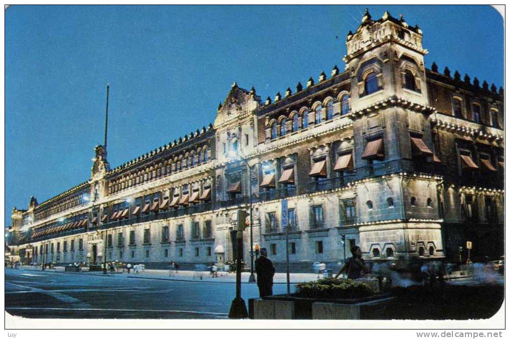 Vista Nocturna Del Palacio Nacional En El Zocalo - Night View Of The National Palace At The Zacalo, Mexico, D.F. - México