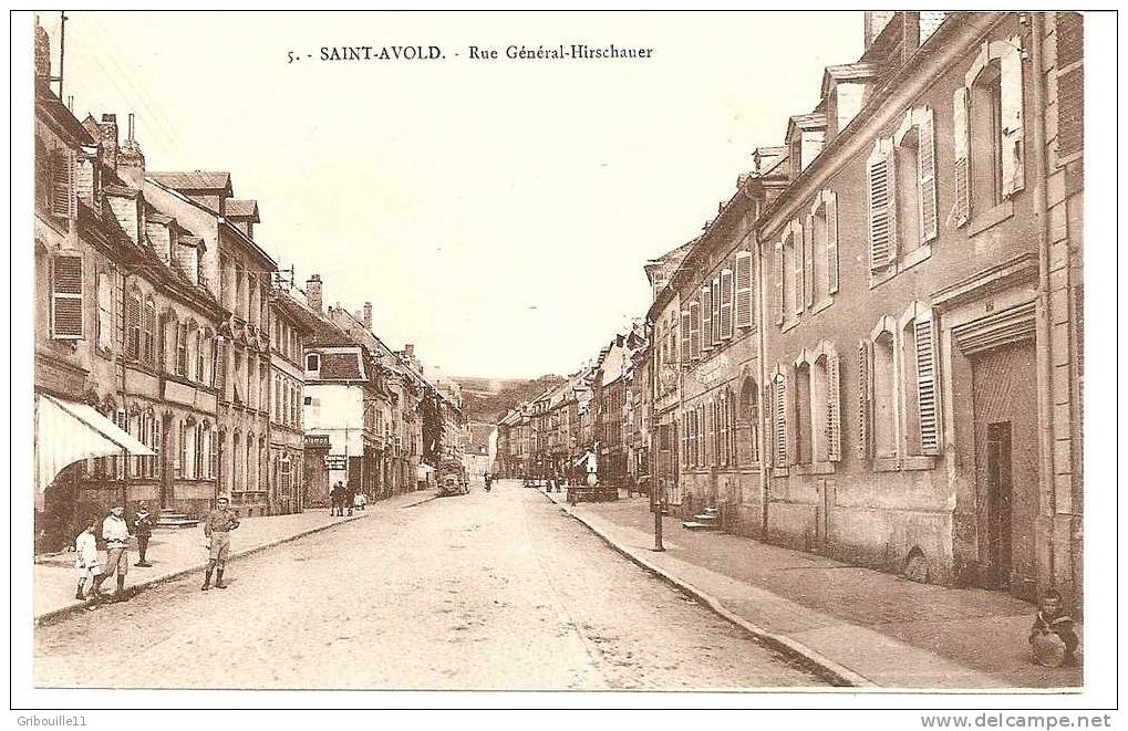 SAINT AVOLD  -  ** RUE GENERAL HIRSCHAUER ** Avec Librairie ECKER    - Editeur : Ch. BERGERET  N°5 - Saint-Avold