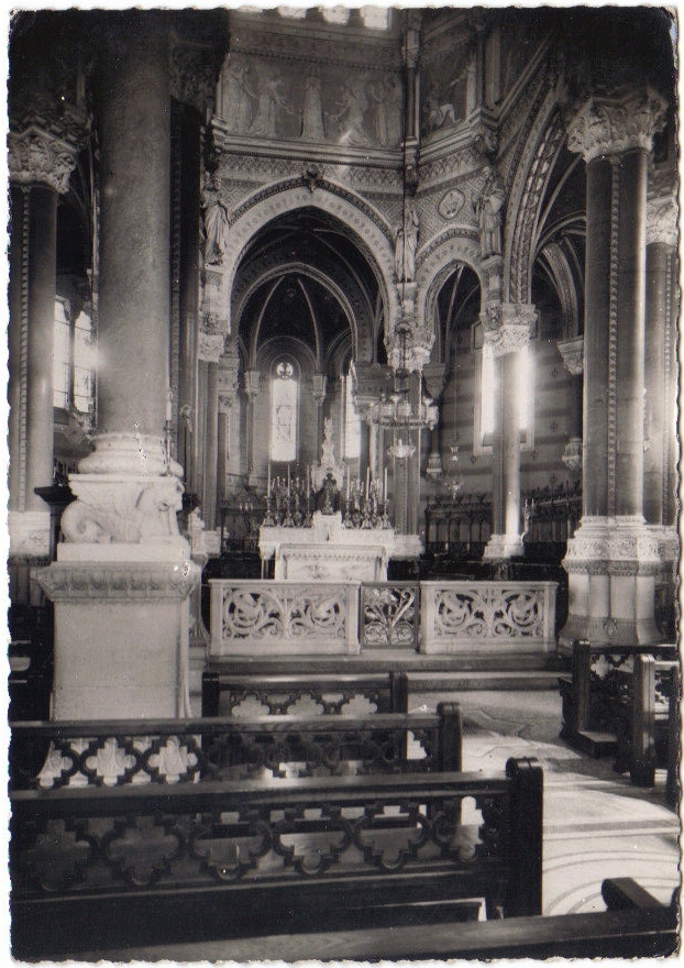 CPM De Ars   Détail De L´intérieur De La Nouvelle Eglise Sainte Philomène - Holy Places