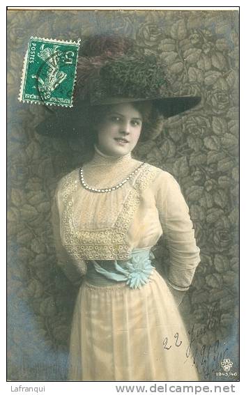 THEMES - Ref C95- Mode -chapeau - Chapellerie - Portrait De Femme Au Chapeau  -carte Bon Etat - - Mode