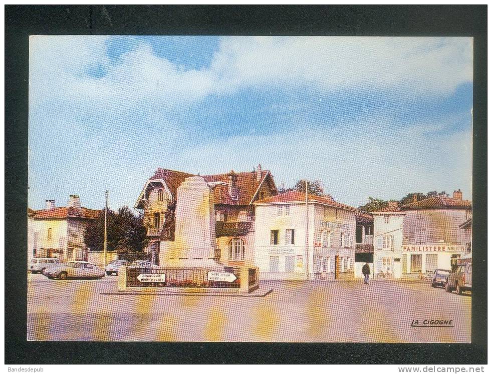 CPSM - Eclaron ( Haute Marne 52) Place Et Monument Aux Morts (automobile Citroën DS Familistère Café Hôtel Des Voyageurs - Eclaron Braucourt Sainte Liviere