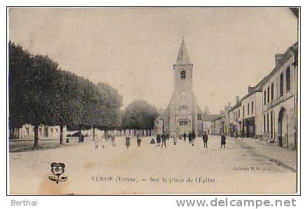 89 VERON - Sur La Place De L Eglise - Veron