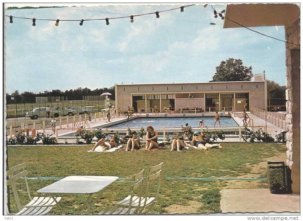 47 - Montflanquin : La Piscine - Monflanquin