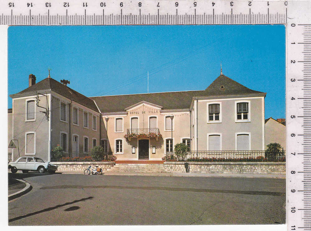 MEHUN SUR YEVRE  -  L'Hôtel De Ville  - N°  16391 - Mehun-sur-Yèvre