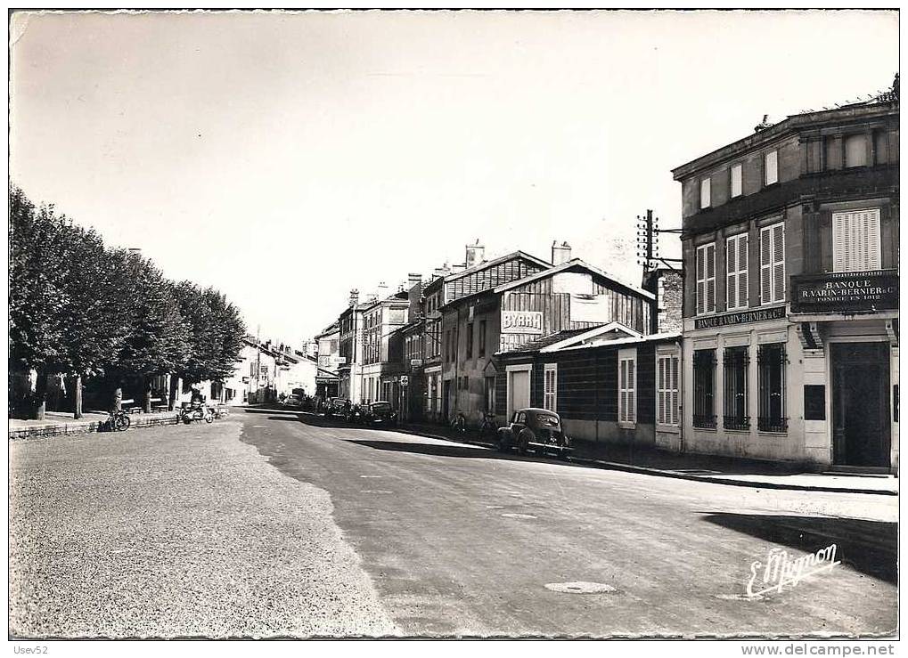 CPSM Wassy - Rue Du Général-Defrance - Banque R.Varin-Bernier - Wassy