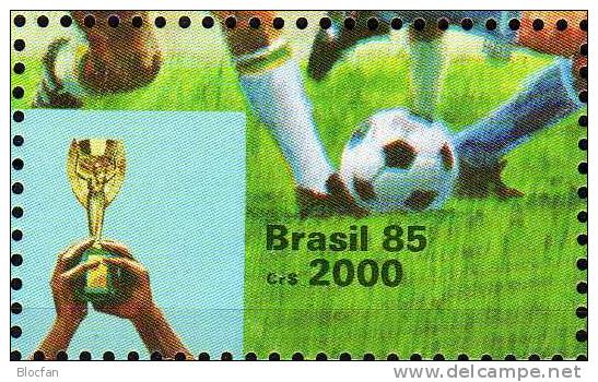 FIFA Fussball-WM Mexiko 1986 Brasilien Block 68 ** 7€ Stürmer Auf Dem Rasen, Pokal - Blocs-feuillets