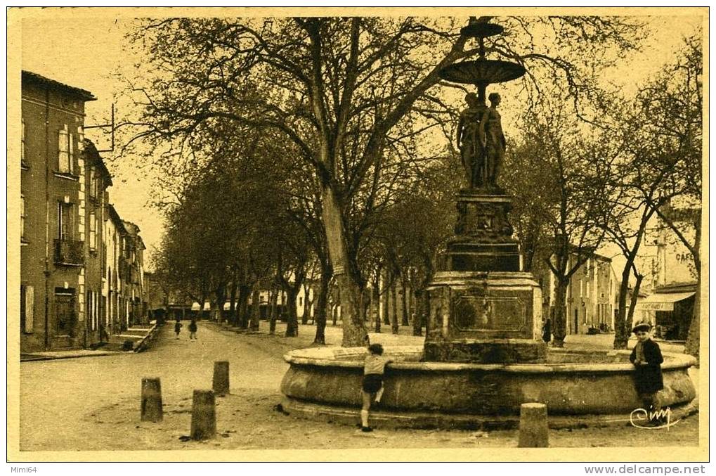 31 . REVEL . FONTAINE DES TROIS GRACES . - Revel