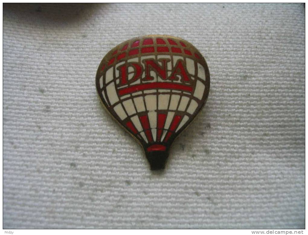 Pin's Montgolfiere DNA (Dernieres Nouvelles D'Alsace) - Fesselballons