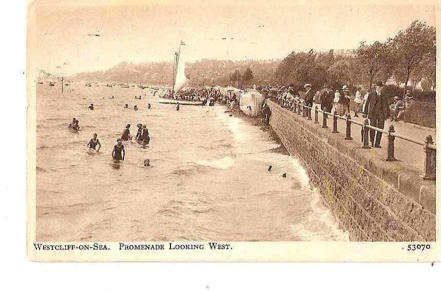 WESTCLIFF ON SEA PROMENADE LOOKING WEST  (PERSONNAGES BATEAU) REF 18016 - Southend, Westcliff & Leigh