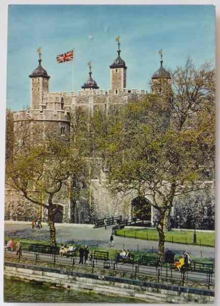UK / ENGLAND - Tower Of London Viewed From The River Thames - Ca. 1960s Postcard - River Thames