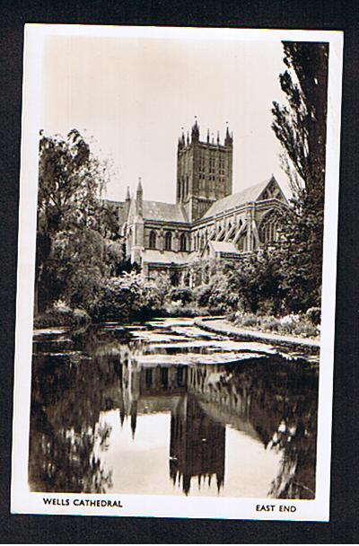 RB 573 - Real Photo Postcard Wells Cathedral East End From The River - Somerset - Wells