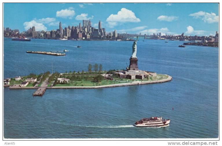 Statue Of Liberty, New York City Manhattan Skyline, New York Harbor, On 1960s Vintage Postcard - Freiheitsstatue