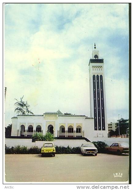 Libreville La Nouvelle Mosquee Voitures Citroen Ami 8 Fiat Japonaise !! - Gabón