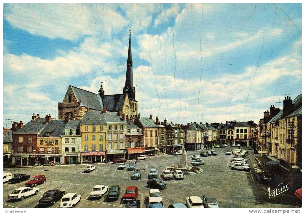 Pithiviers La Place Du Martroi Et L´église St-Salomon-St-Grégoire Carte Dans L´état 45 - Pithiviers