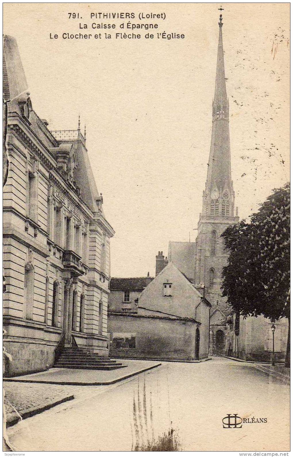 Pithiviers La Caisse D'Epargne Le Clocher Et La Flèche De L'église Belle Carte 45 - Pithiviers
