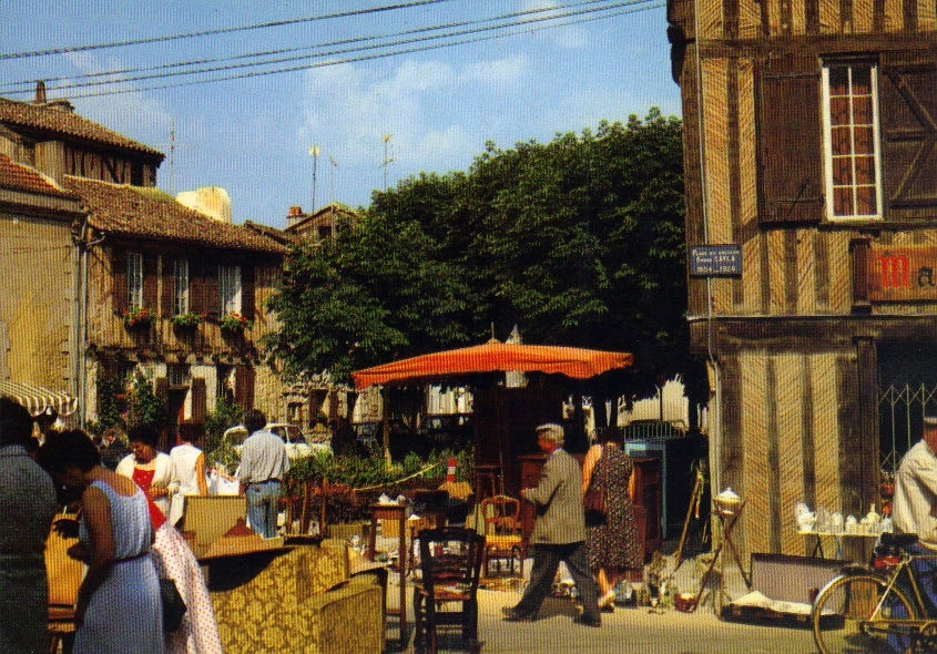 CPM De Bergerac   Place Du Docteur André Cayla - Markets