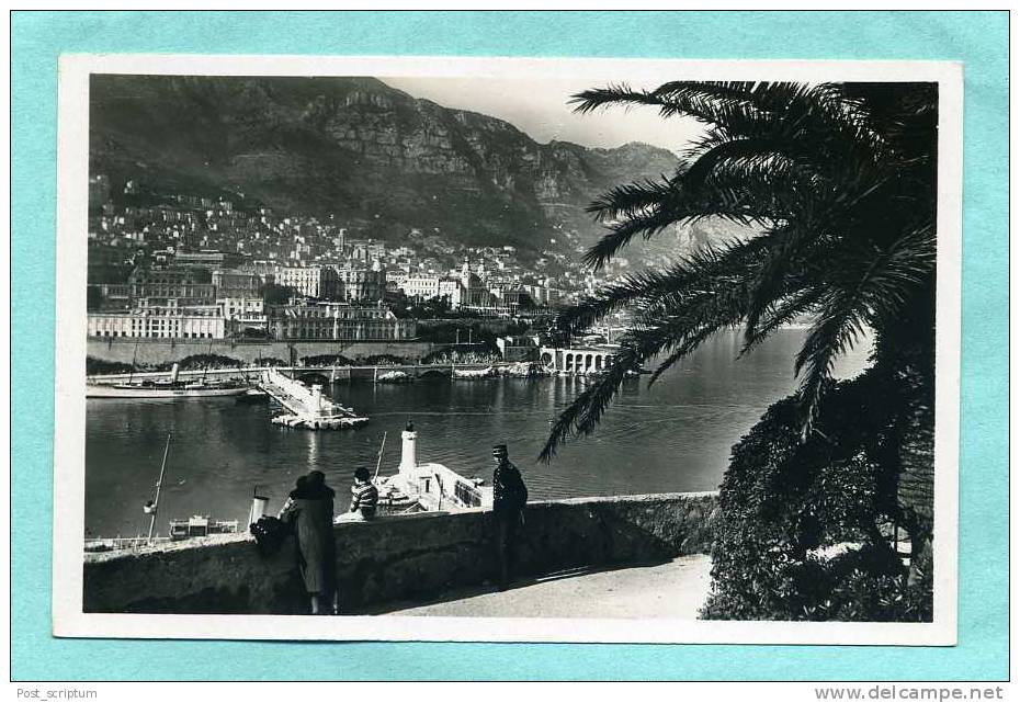 Monaco - L´entrée Du Port Et Vue De Monte-Carlo - Porto