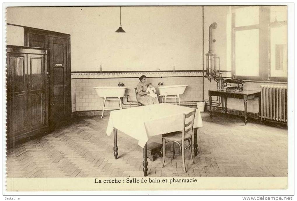 Ixelles:Le Nid: Crêche - Garderie - Layette - Rue Du Nid, Ixelles: La Crèche: Salle De Bain Et Pharmacie (animé) - Elsene - Ixelles