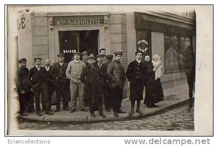 Carte Photo .Groupe Devant  Café.. Restaurant Maison Laviolette - A Identifier