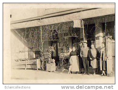 Carte Photo .Groupe Devant  Café De L'Espérance..Restaurant..Journaux : Le Petit Parisien - Te Identificeren