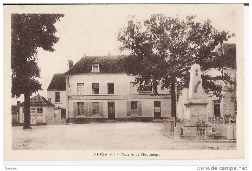 89 GURGY , La Place Et Le Monument - Gurgy