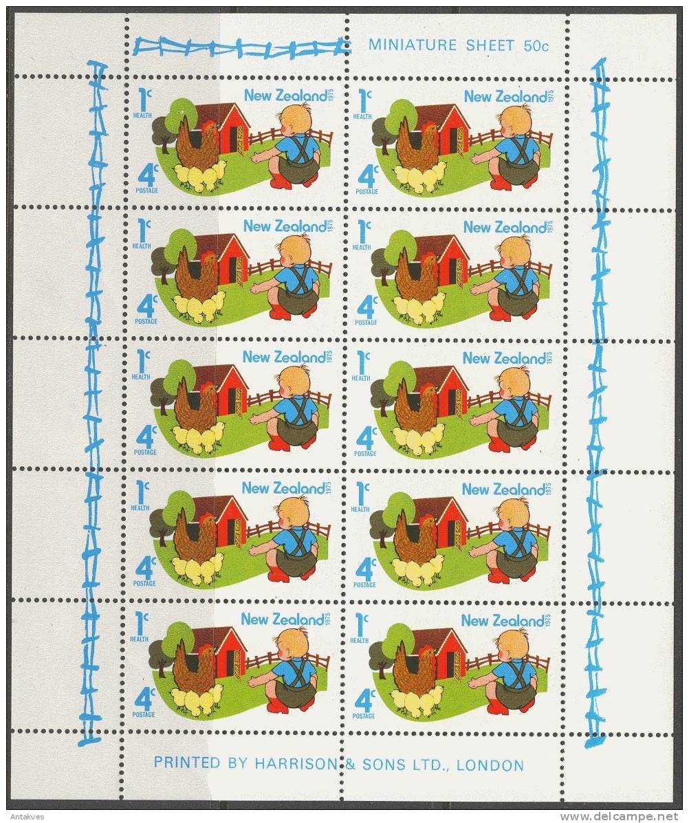 New Zealand 1975 Child With Chicken Miniature Sheet Of 10 MNH - Ungebraucht