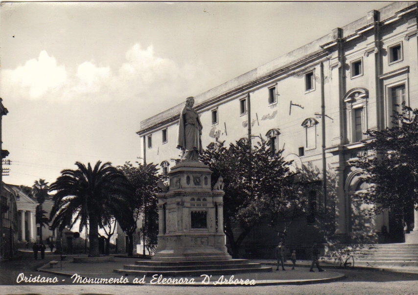 CPM D'Oristano   Monumento Ad Eleonora D'Arborea - Oristano