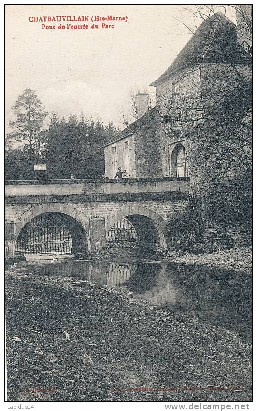 U 771 / CPA   CHATEAUVILLAIN (52)   PONT  DE L' ENTREE DU PARC - Chateauvillain