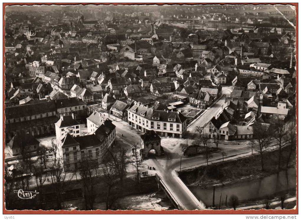 Haguenau  . 1953 .  Bas Rhin   Porte De Wissembourg     Gde Dentelée - N&b - 1 Pli Ht Droit Cliché . - Haguenau