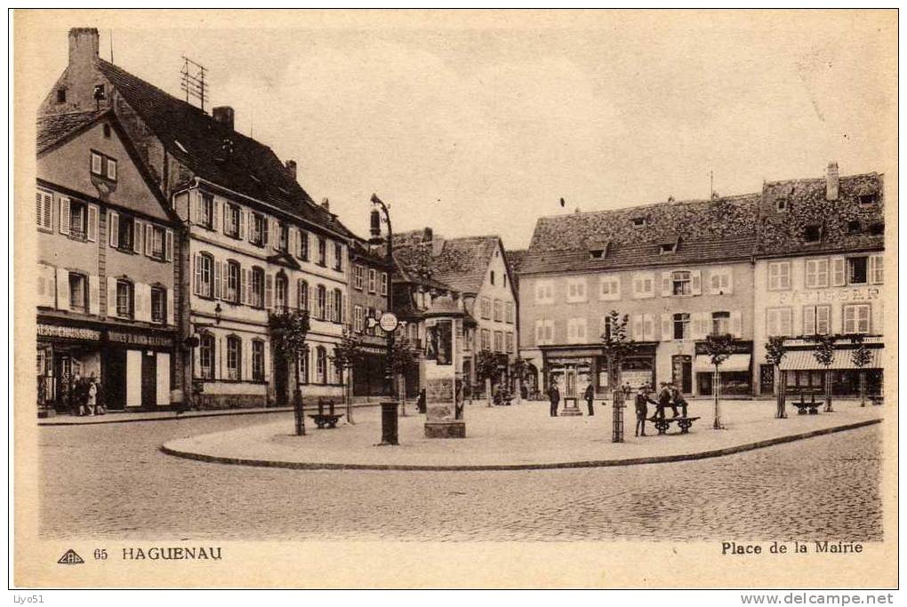 Haguenau  Bas Rhin      Place De La Mairie     Cpa : N&b - Bon état - - Haguenau