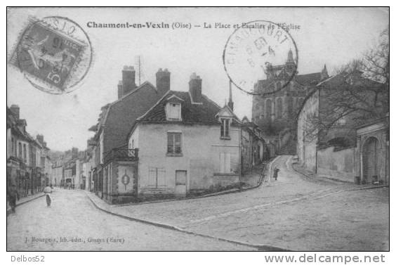 CHAUMONT - En - VEXIN - La Place Et Escalier De L' Eglise - Chaumont En Vexin