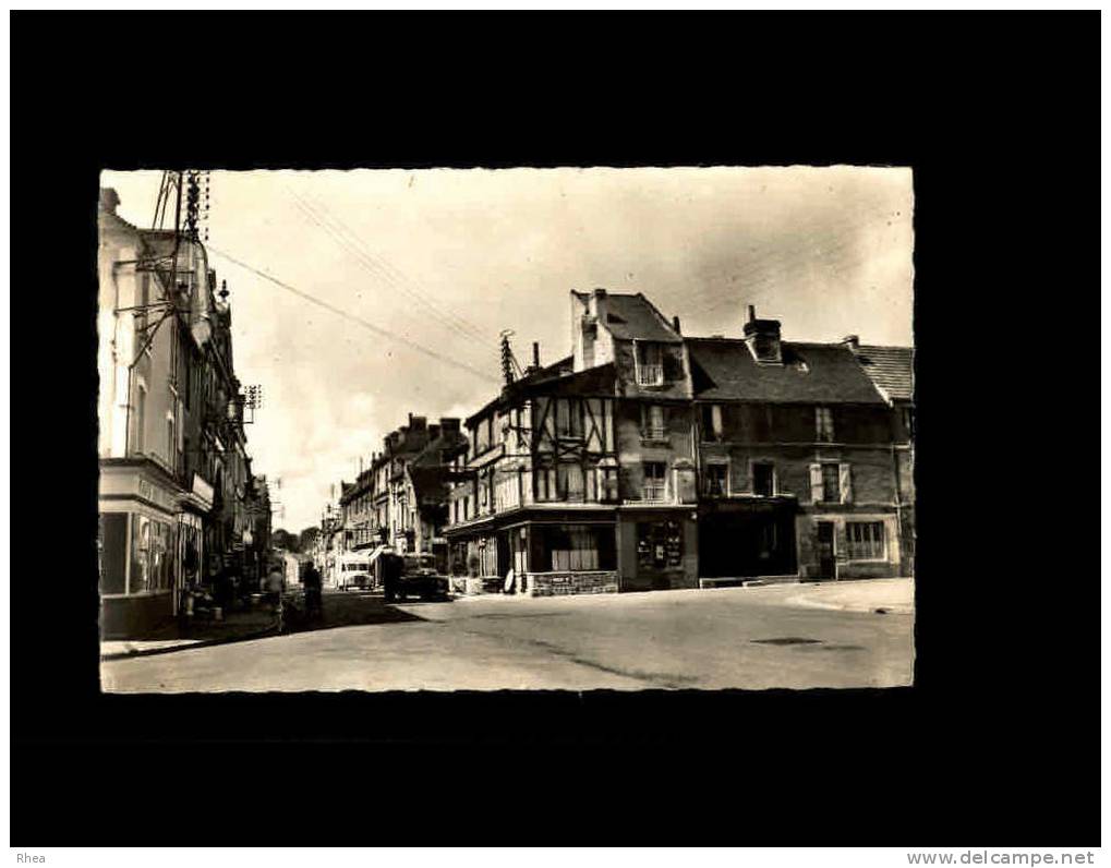 14 - DOUVRES - LA DELIVRANDE - 3 - Place De La Basilique Et Rue Principale - La Delivrande