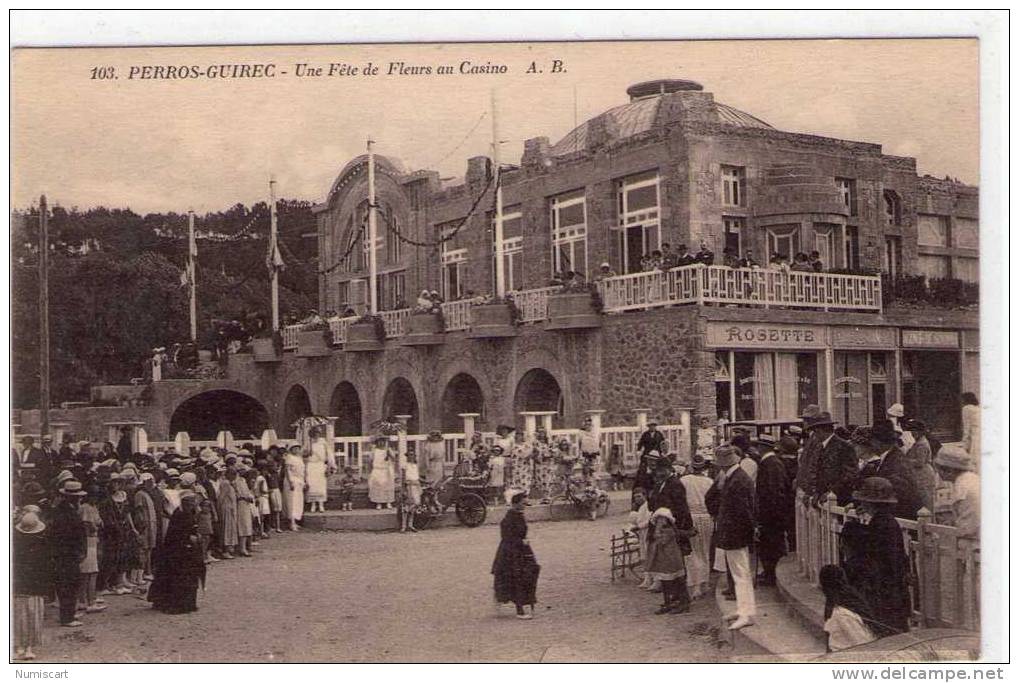 Perros-Guirec..très Animée..une Fête Des Fleurs Au Casino - Perros-Guirec