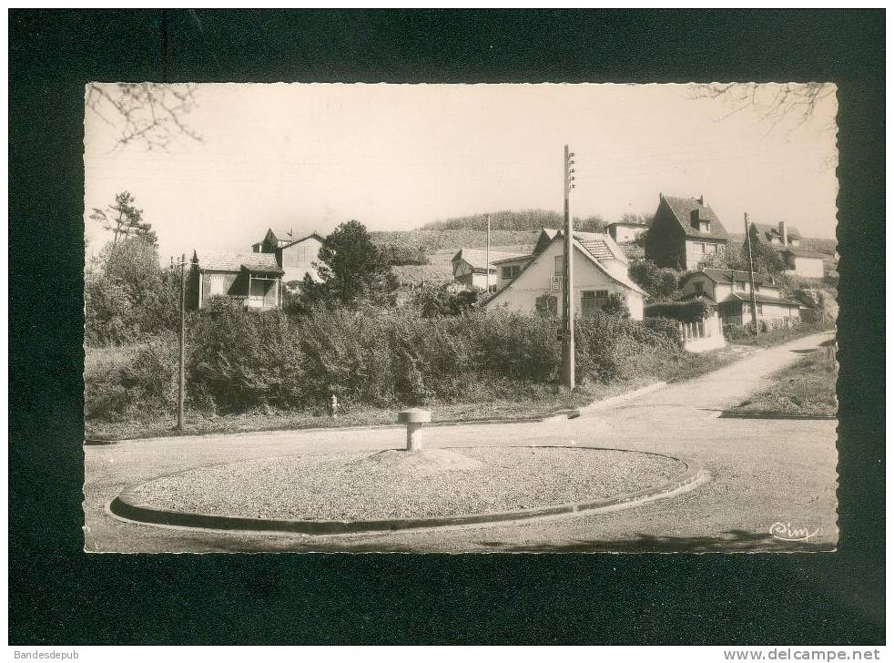 CPSM - Berneval Sur Mer (76) - Rond Point Duparchy ( COMBIER CIM 32 Format CPA) - Berneval