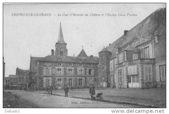 CREVECOEUR - Le - GRAND . - La Cour D' Honneur Du Château Et L' Hospice - Crevecoeur Le Grand