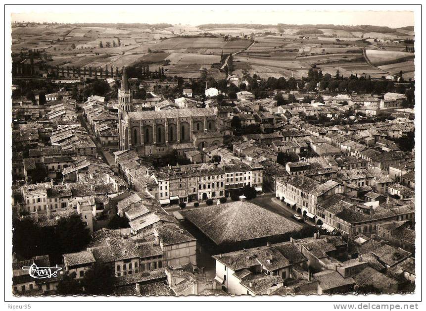 82 BEAUMONT DE LOMAGNE - La Place , La Halle - Vue Aerienne - Beaumont De Lomagne