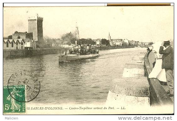 Bateau De Guerre- Marine De Guerre -ref 416- Les Sables D Olonne - Contre Torpilleur Sortant Du Port  - Carte Bon Etat - - Warships