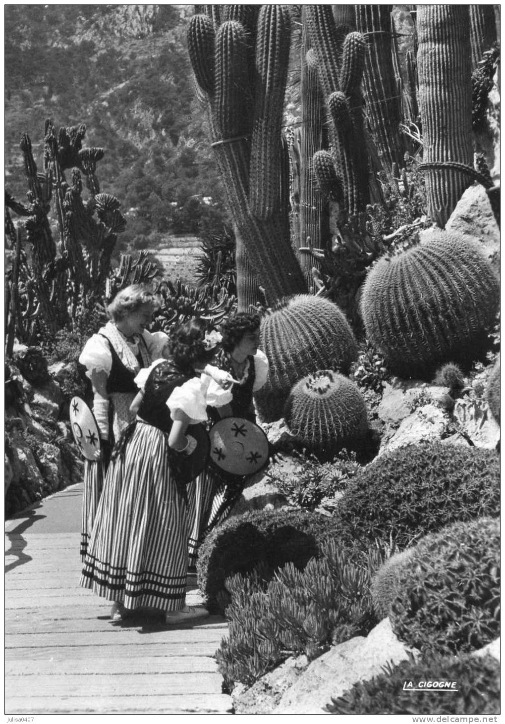 MONACO Cpsm Femmes En Cotumes Plantes Exotiques - Andere & Zonder Classificatie