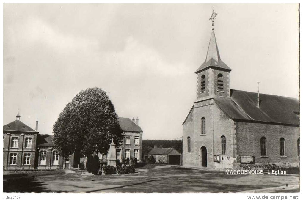 MACQUENOISE (Belgique) Place De L'église - Sonstige & Ohne Zuordnung