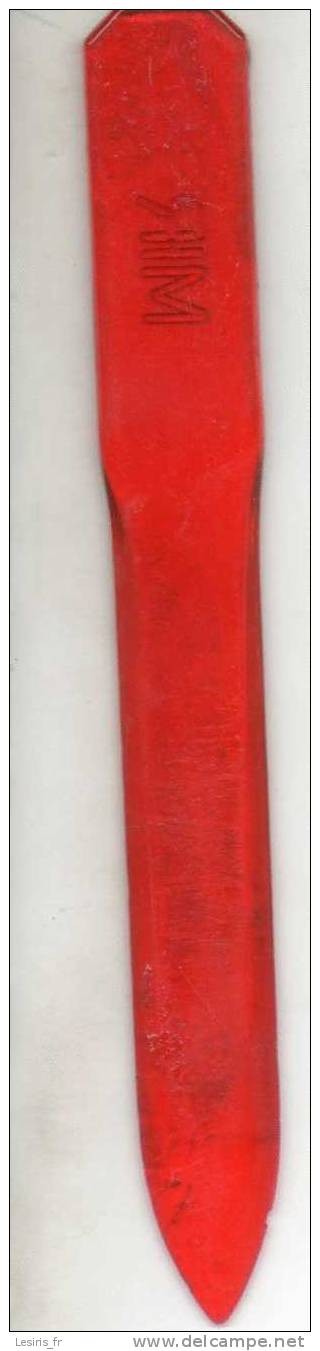 OUVRE LETTRES - COUPE PAPIER - PLASTIC ROUGE - MIR - Letter-opener