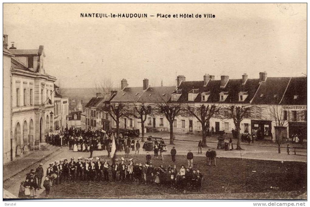 NANTEUIL LE HAUDOUIN - Place Et Hôtel De Ville - - Nanteuil-le-Haudouin