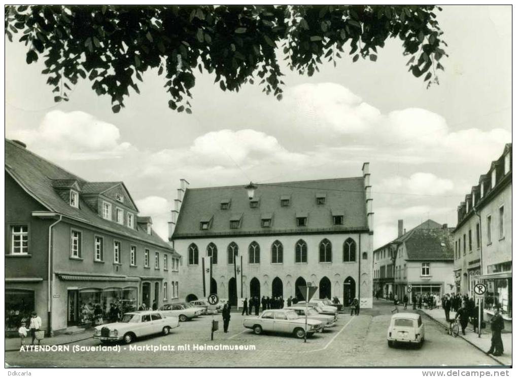 Attendorn (Sauerland) - Marktplatz Mit Heimatmuseum - Mercedes Benz - Renault R4 - BMW !! - Attendorn