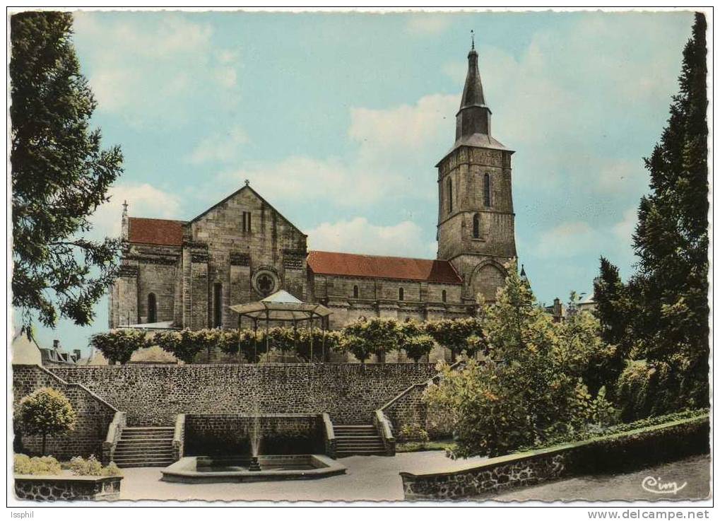 CPSM - La Souterraine (Creuse) L'Eglise Et Le Kiosque - La Souterraine