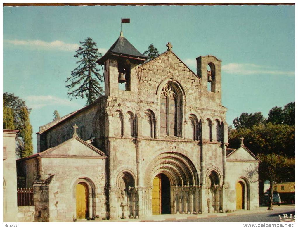 17 - PONS - L´ Eglise Saint-Vivien, Façade Romane Du XI° Siècle. (CPSM) - Pons