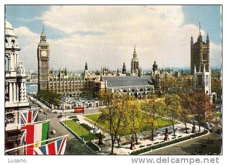 London - Londres - Parliament Square - Houses Of Parliament