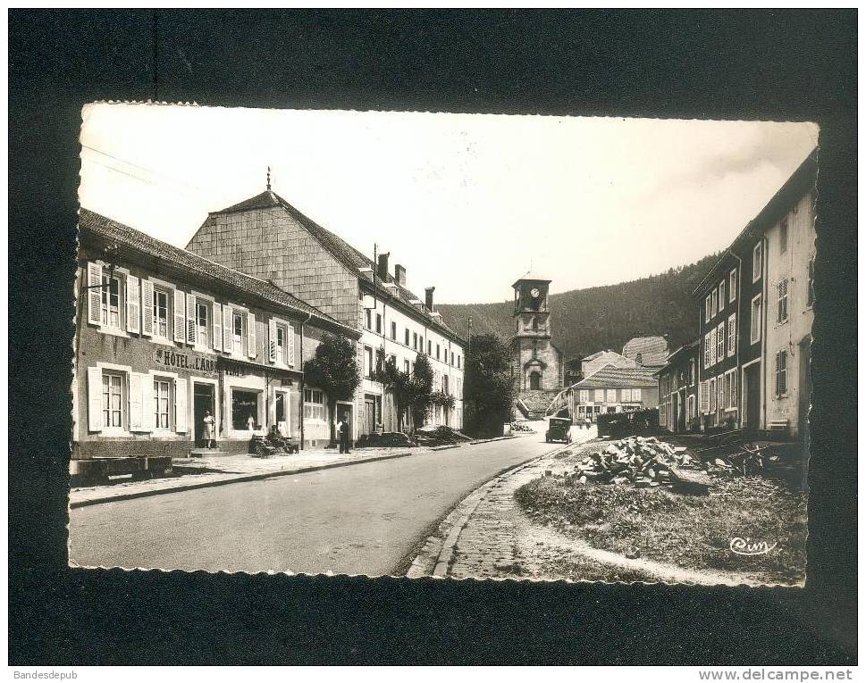 Vente à Prix Fixe - CPSM - Allarmont (Vosges 88) - Rue Principale Et Eglise ( Animée Hôtel De L'Arbre Vert COMBIER CIM ) - Le Thillot