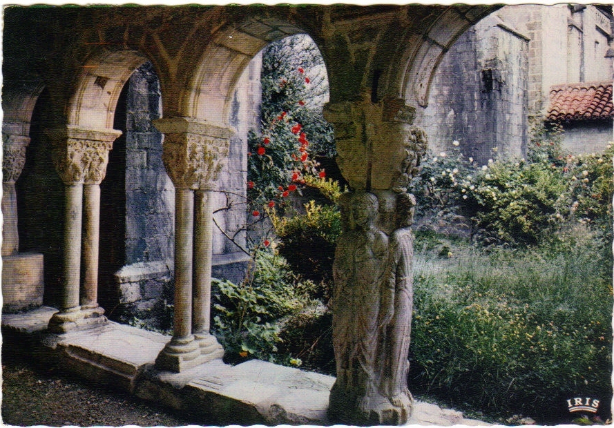 CPM De Saint Bertrand De Comminges   Le Cloître Et Le Pilier Des Quatre Evangélistes - Luoghi Santi