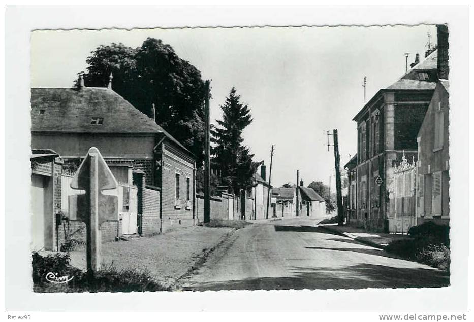 SAINTE GENEVIEVE - Le Petit Fercourt - Route De Noailles - Sainte-Geneviève