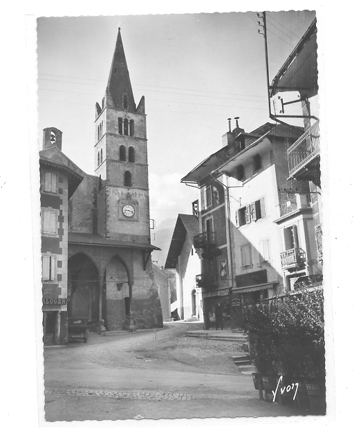 05 // GUILLESTRE, L'église, CPSM 150 X 150  Edit Yvon - Guillestre